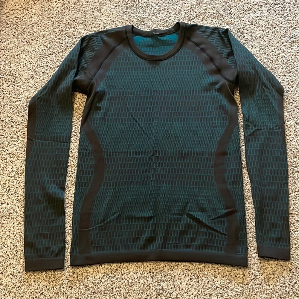 Lululemon womens long sleeve, size 8